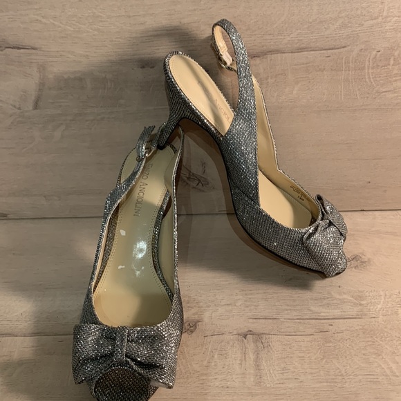 Enzo Angiolini Silver sling back pump size 7.5. - Picture 2 of 4